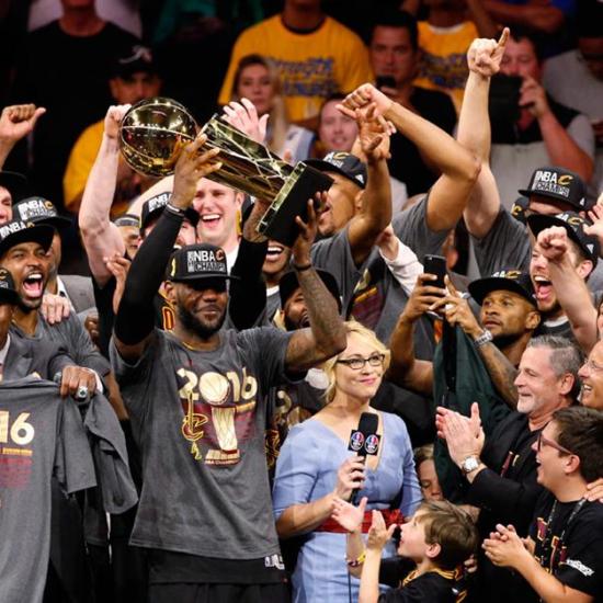 Por primera vez en sus 52 años los Cavaliers logran el título de la NBA. (Foto: Fox Sports)